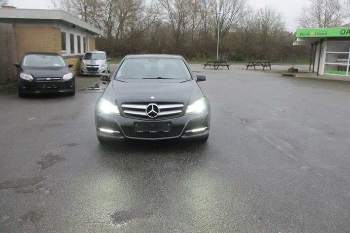 Grå Mercedes C220 fra 2013