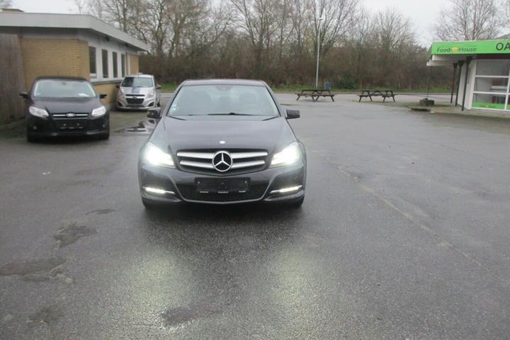 Grå Mercedes C220 fra 2013