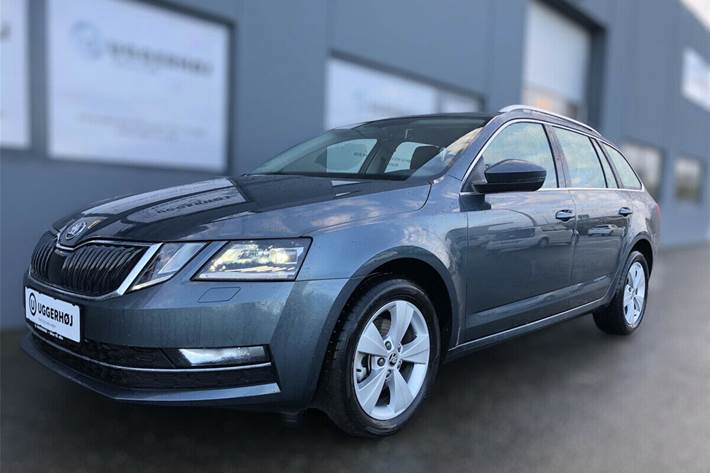 Beige Skoda Octavia fra 2020