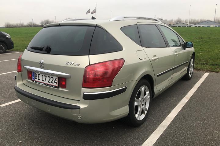 Guld Peugeot 407 fra 2005
