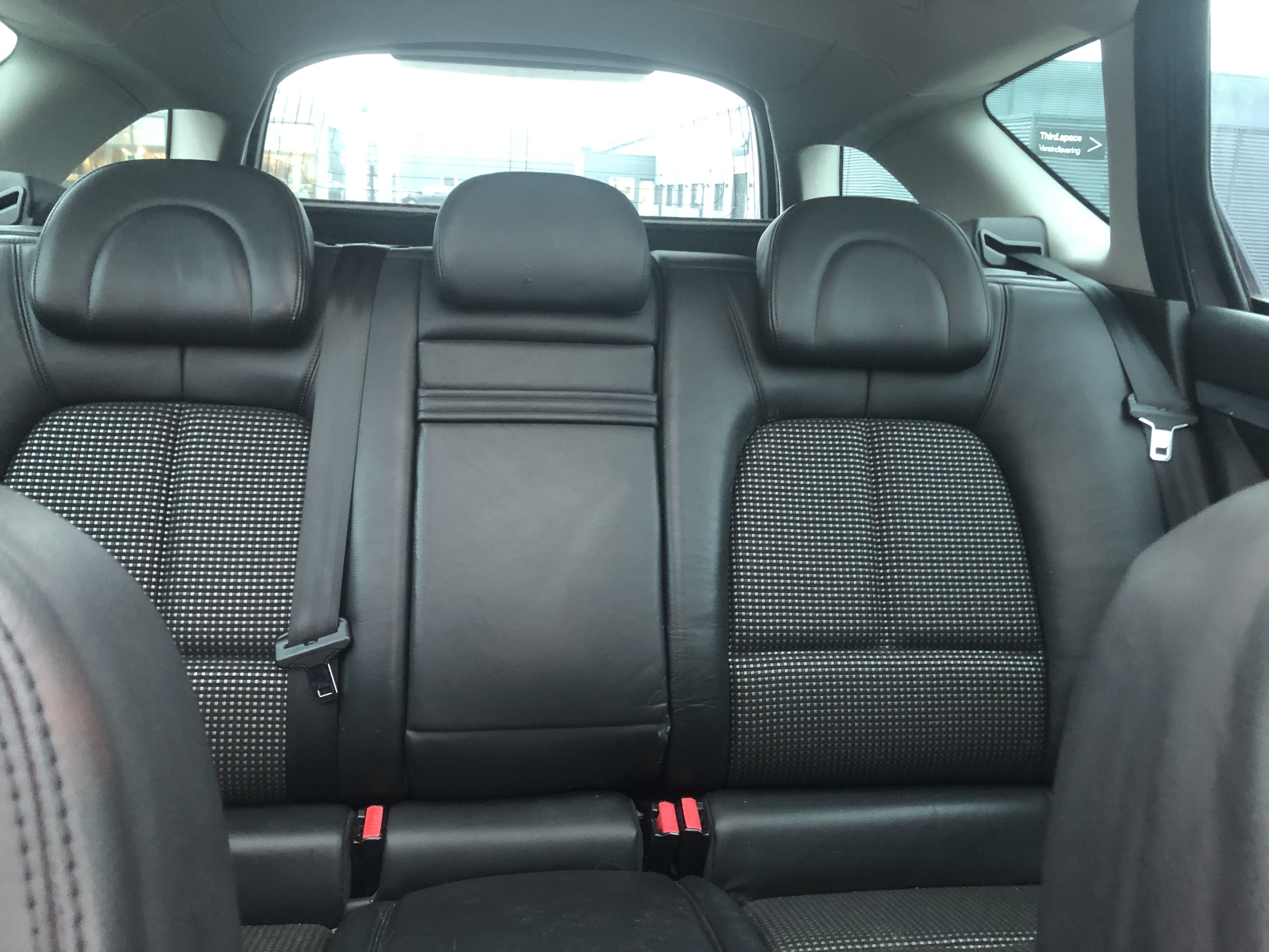 Guld Peugeot 407 fra 2005