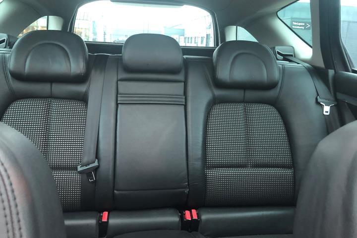 Guld Peugeot 407 fra 2005
