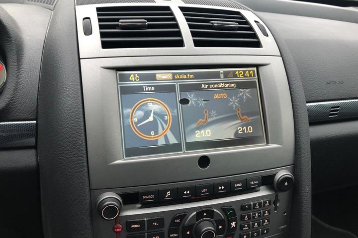 Guld Peugeot 407 fra 2005