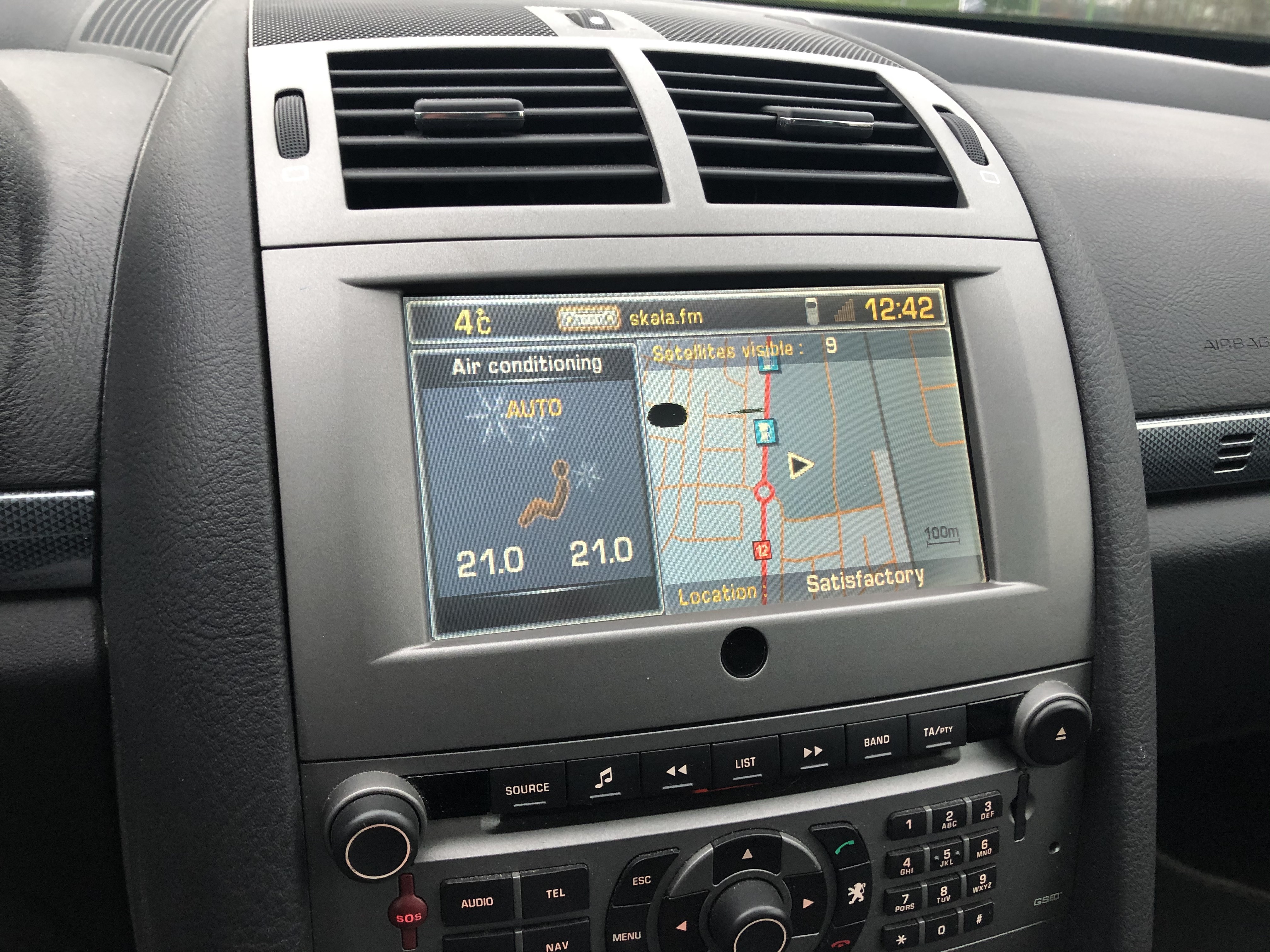 Guld Peugeot 407 fra 2005