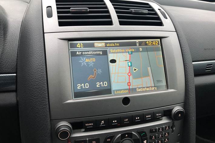 Guld Peugeot 407 fra 2005