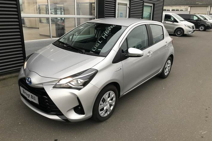 Grå Toyota Yaris fra 2019
