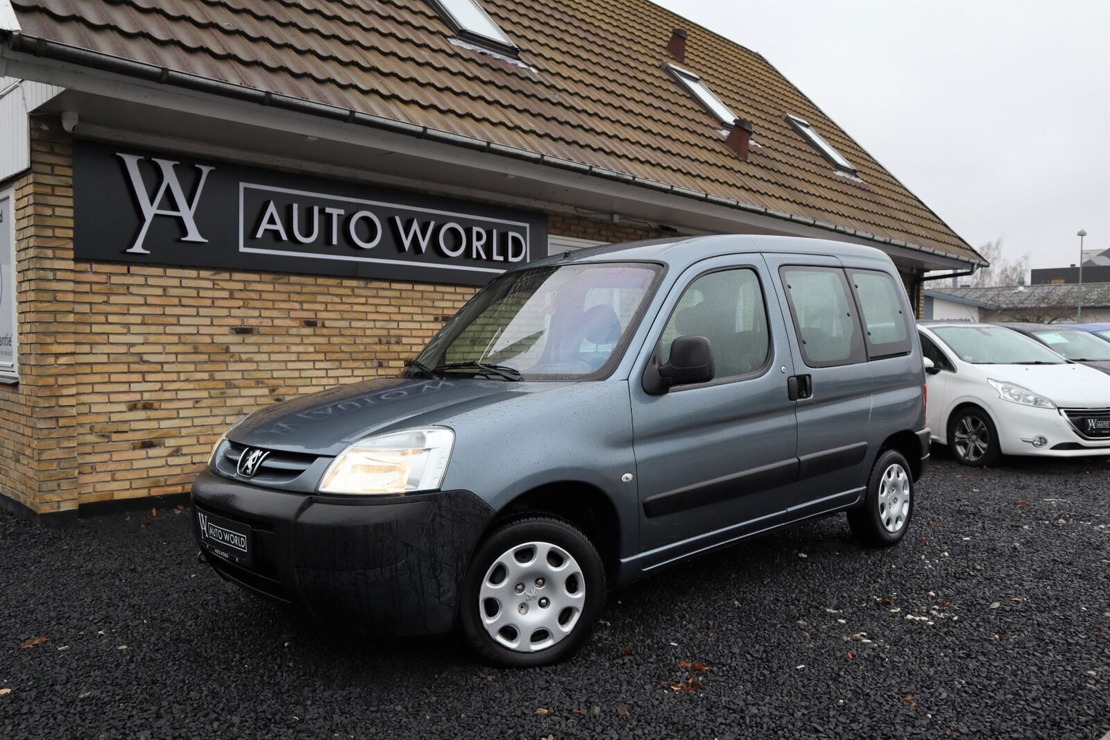 Grå Peugeot Partner fra 2006