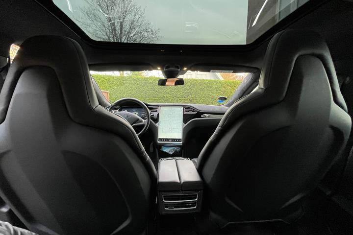 Grå Tesla Model S fra 2015