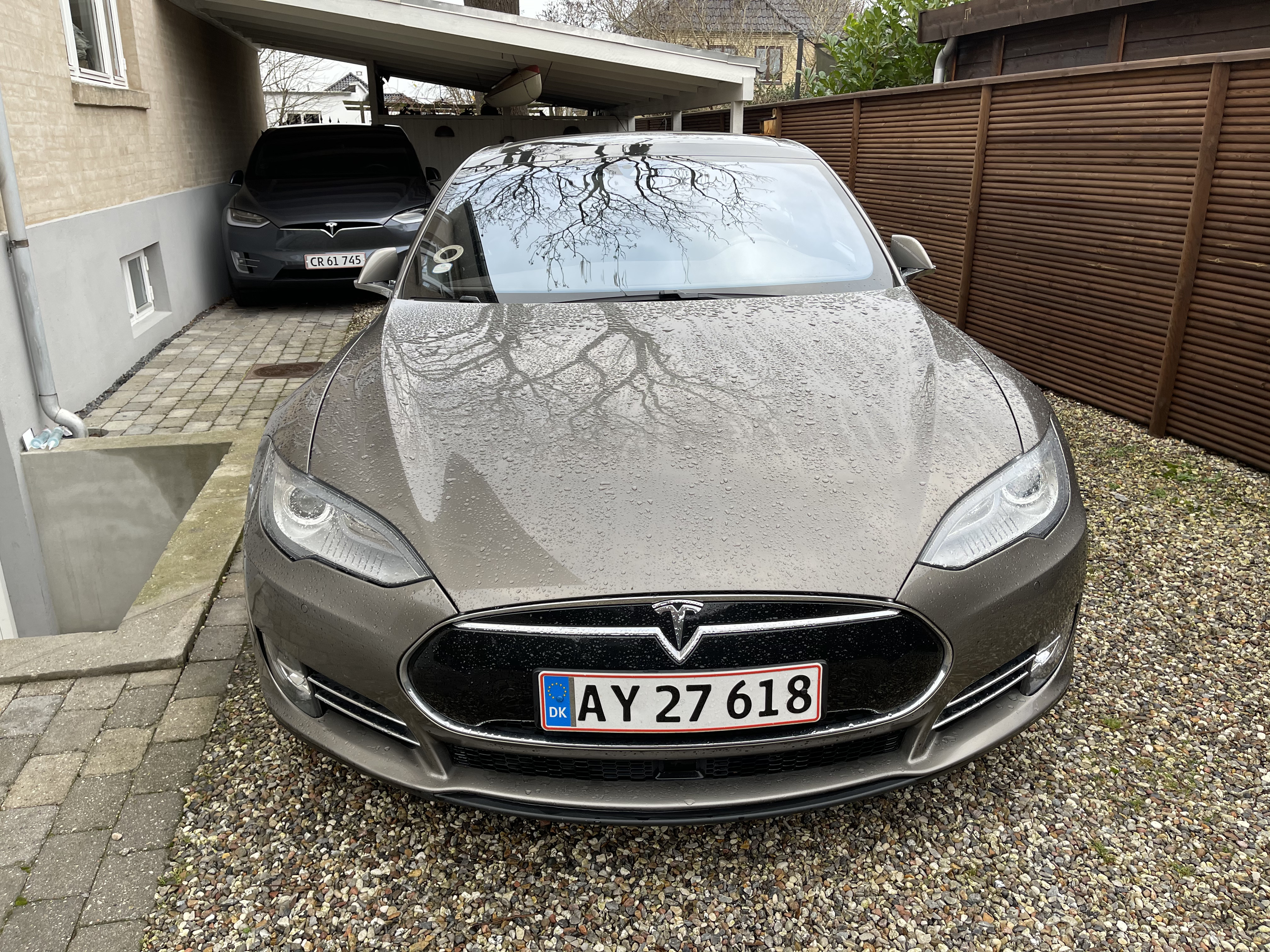 Grå Tesla Model S fra 2015