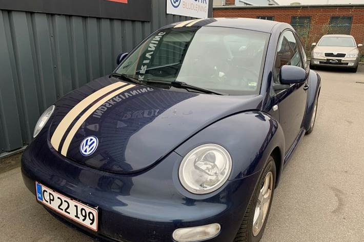 Blå VW New Beetle fra 2001