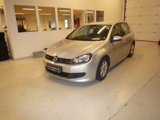 Grå VW Golf VI fra 2011