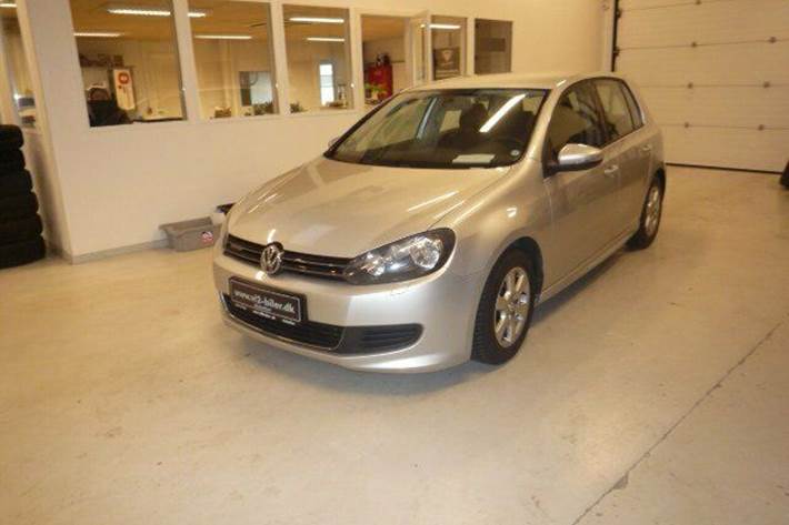 Grå VW Golf VI fra 2011