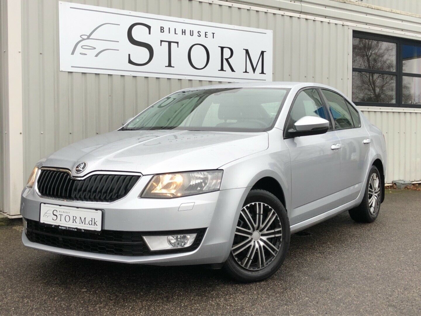 Grå Skoda Octavia fra 2013