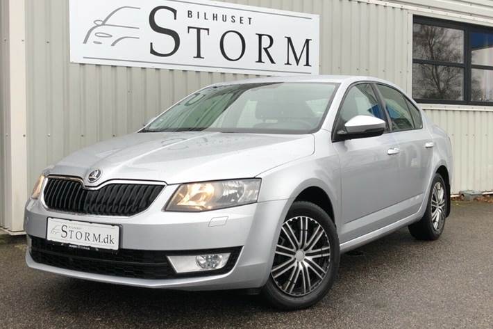 Grå Skoda Octavia fra 2013