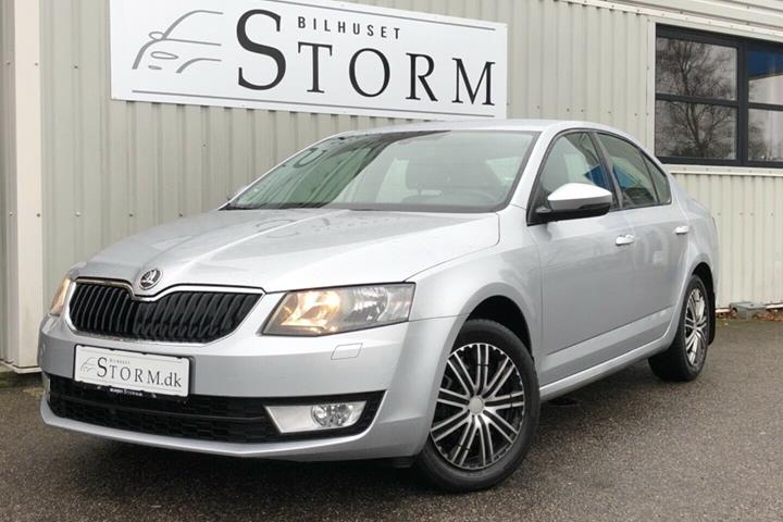 Grå Skoda Octavia fra 2013