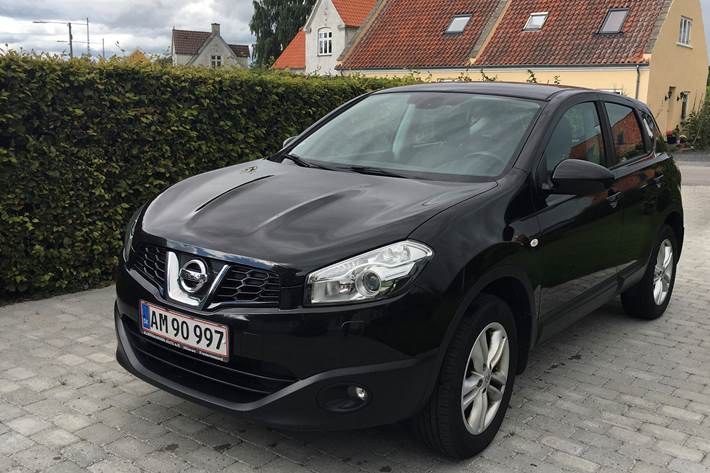 Sort Nissan Qashqai fra 2013