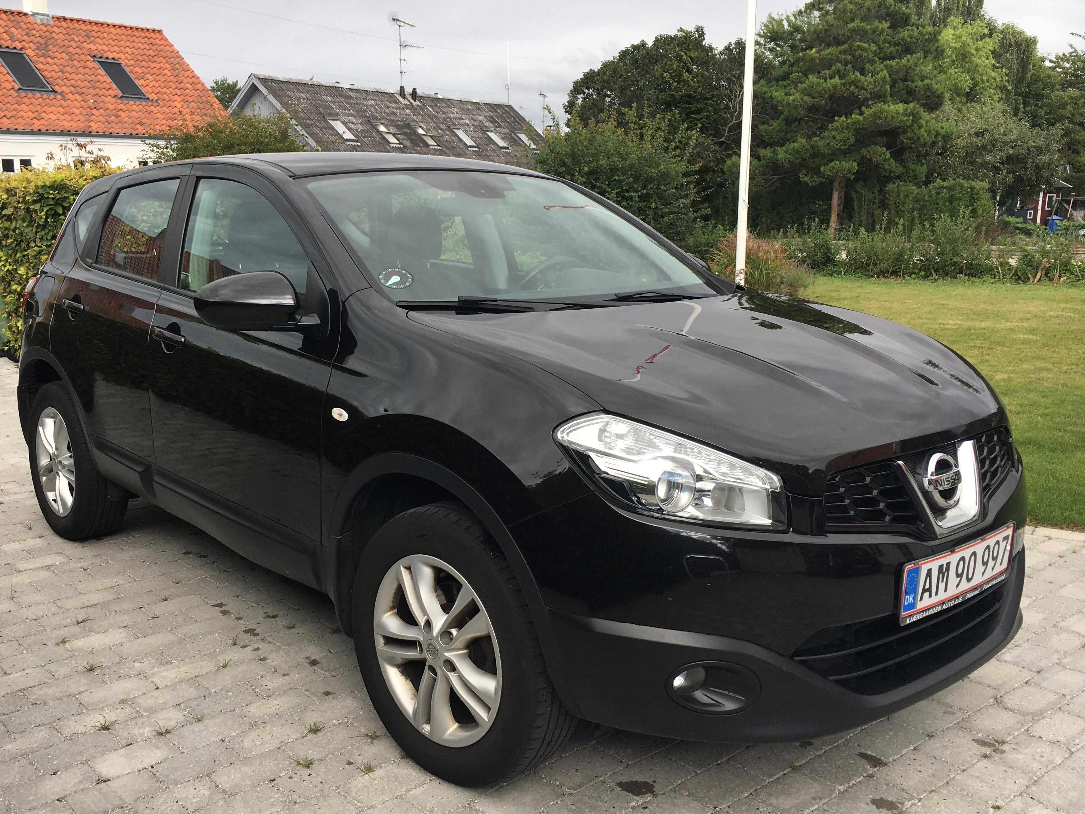 Sort Nissan Qashqai fra 2013