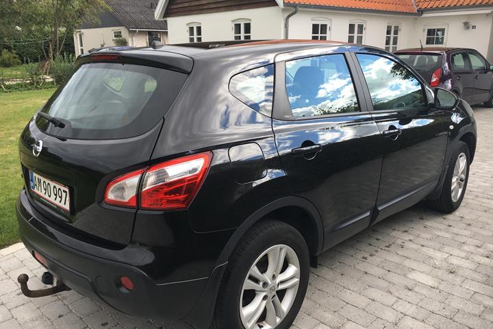 Sort Nissan Qashqai fra 2013