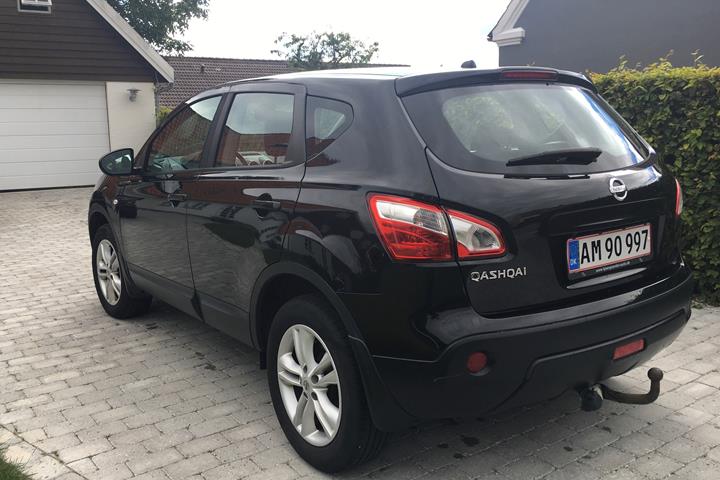Sort Nissan Qashqai fra 2013