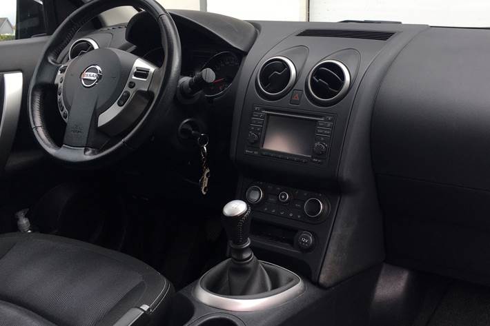 Sort Nissan Qashqai fra 2013