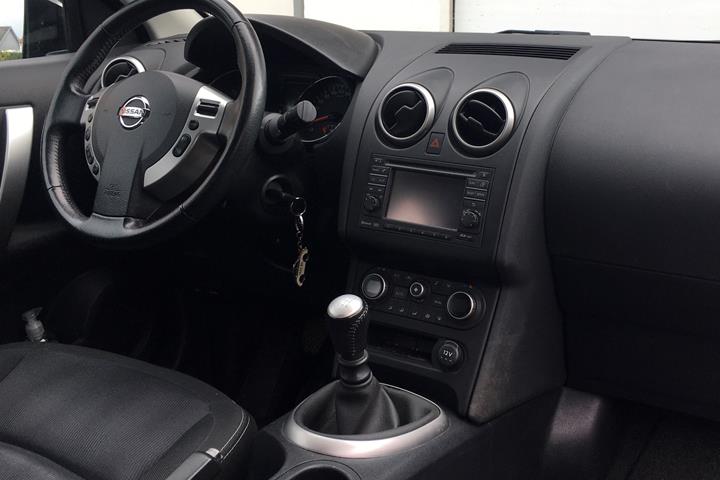 Sort Nissan Qashqai fra 2013