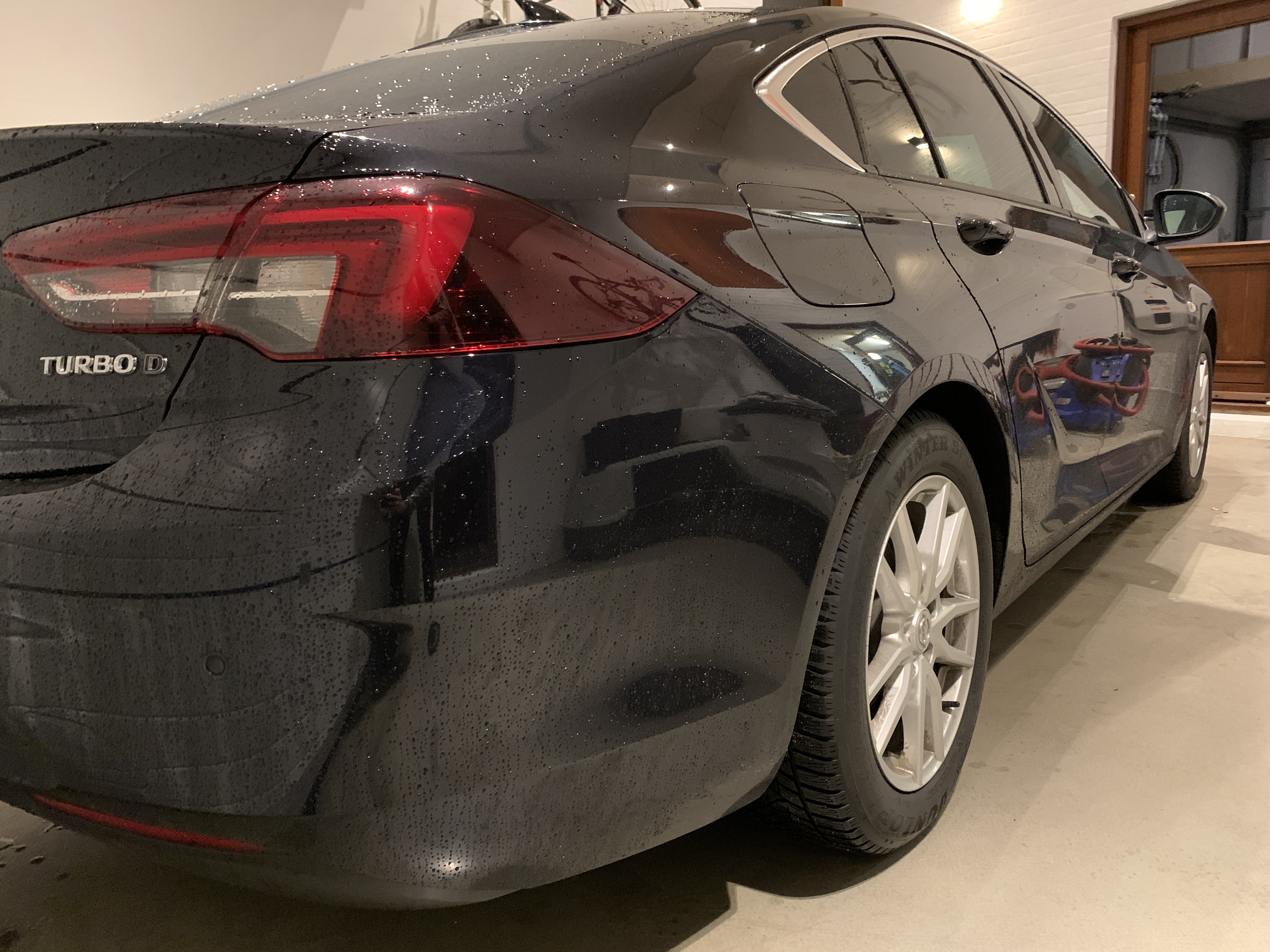 Blå Opel Insignia fra 2018