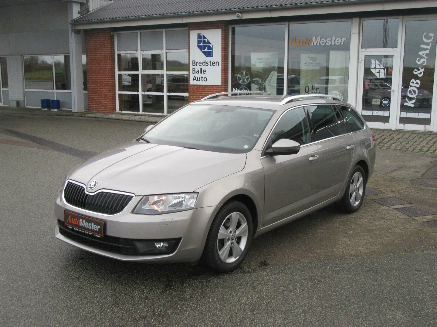 Grå Skoda Octavia fra 2015