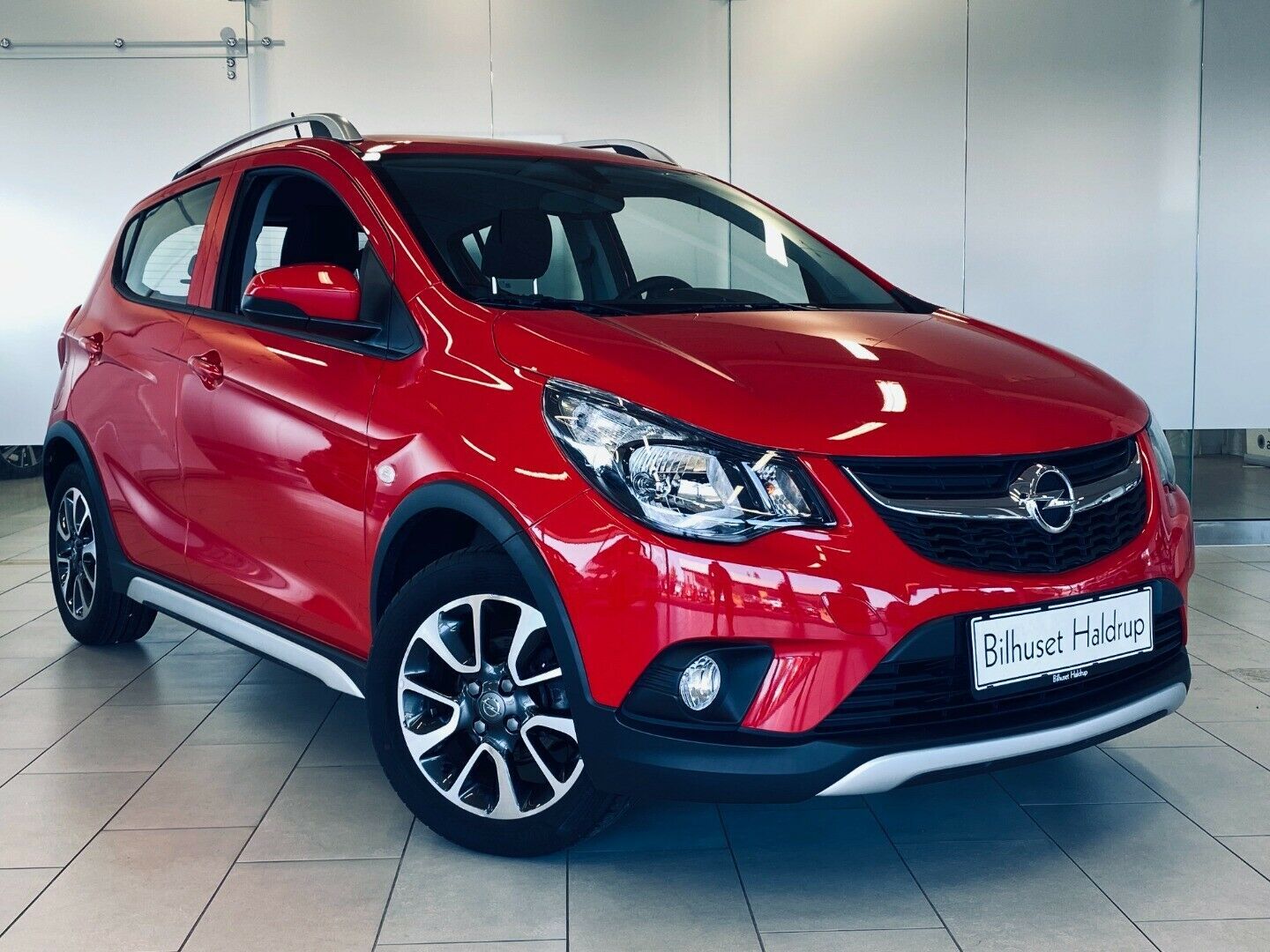 Rød Opel Karl fra 2018