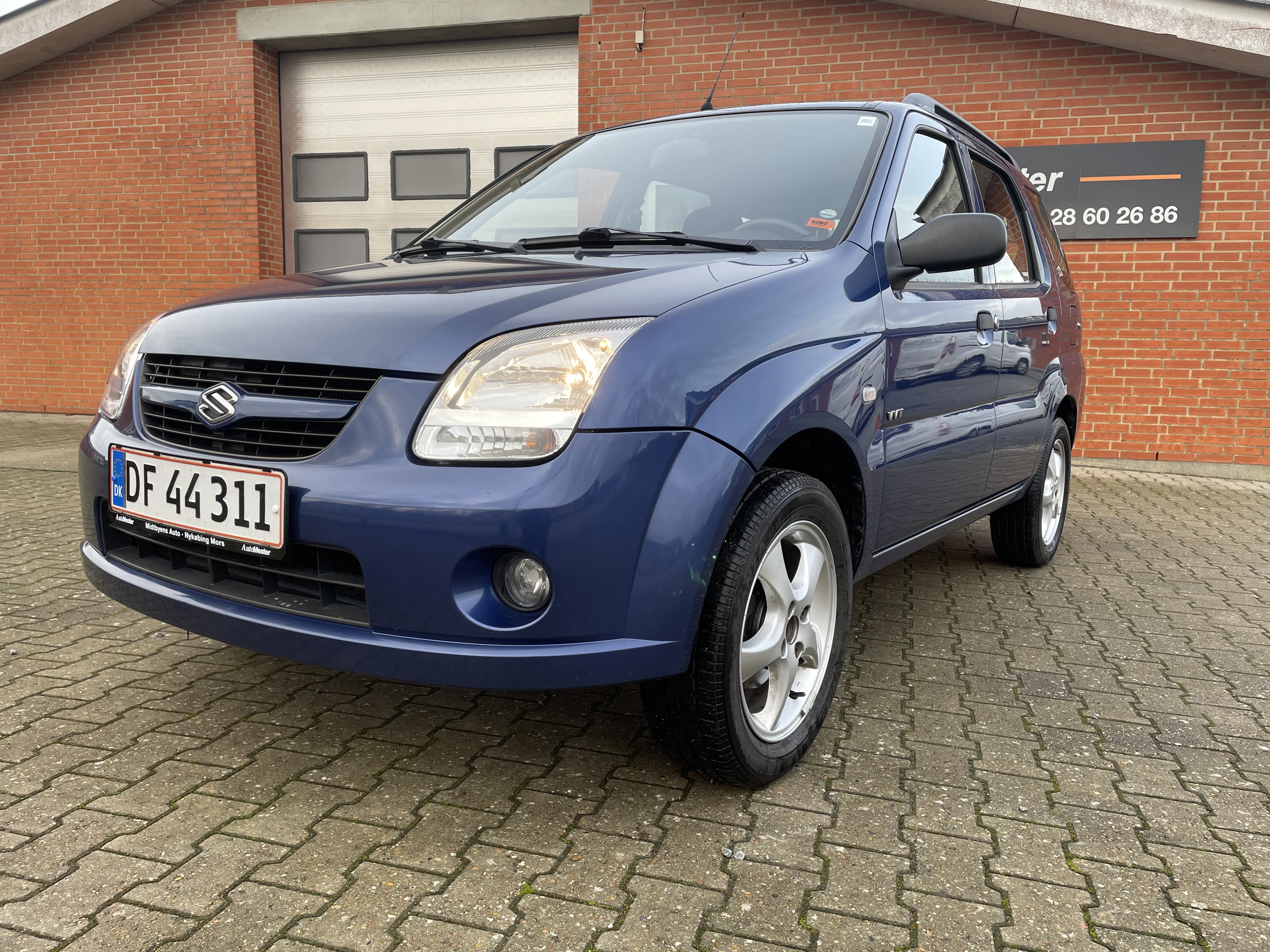 Blå Suzuki Ignis fra 2005