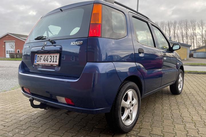 Blå Suzuki Ignis fra 2005