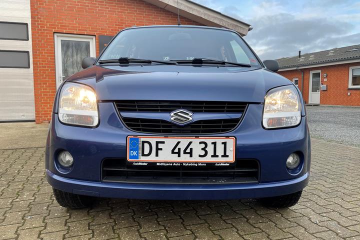 Blå Suzuki Ignis fra 2005