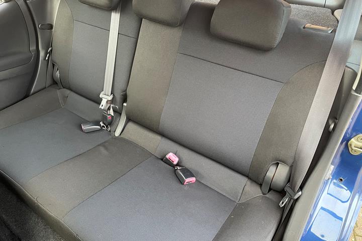 Blå Suzuki Ignis fra 2005