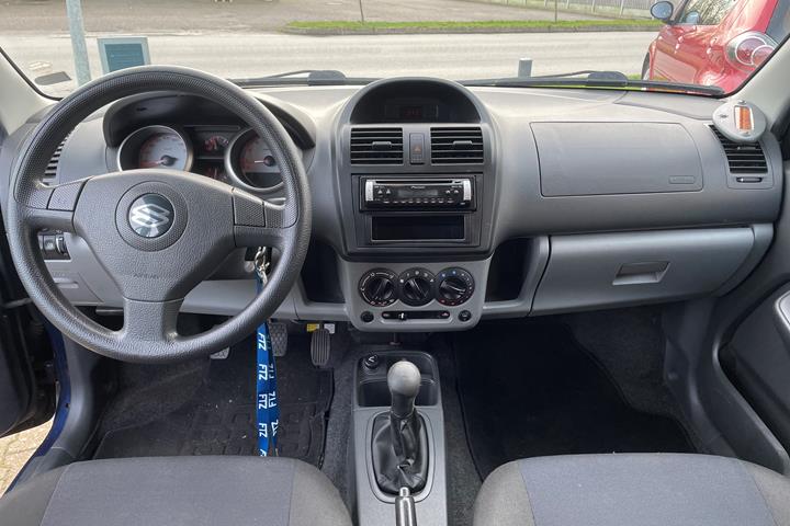 Blå Suzuki Ignis fra 2005