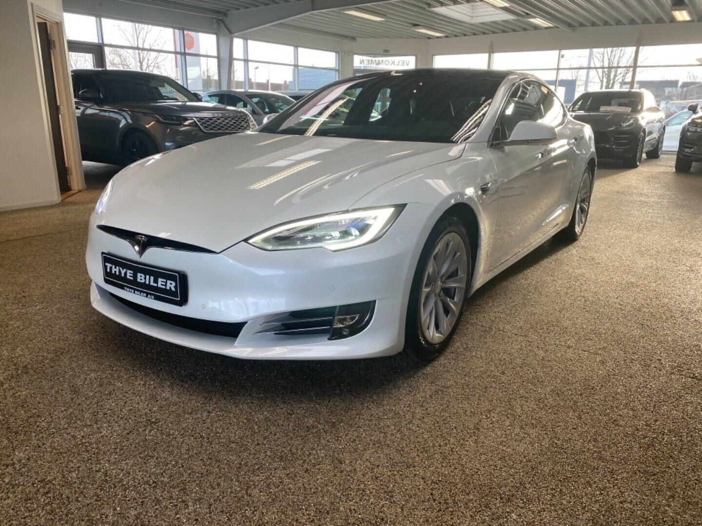 Grå Tesla Model S fra 2017