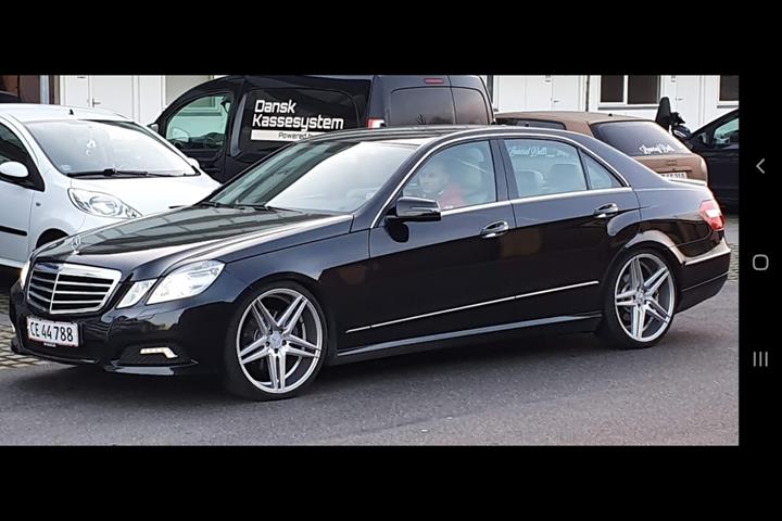 Sort Mercedes E350 fra 2010