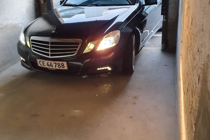 Sort Mercedes E350 fra 2010