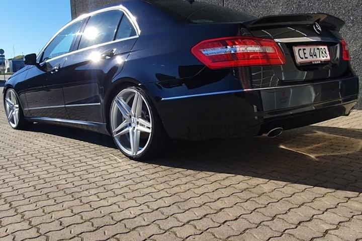 Sort Mercedes E350 fra 2010