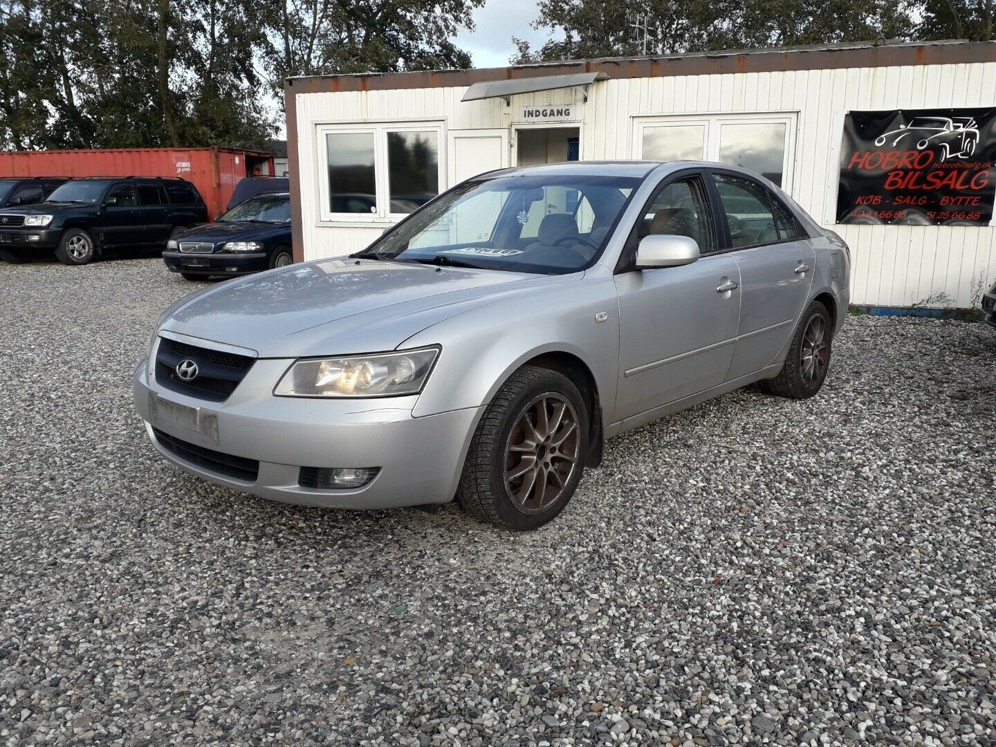 Grå Hyundai Sonata fra 2005