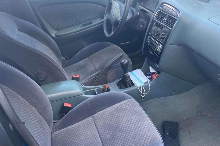 Grøn Toyota Avensis fra 2000