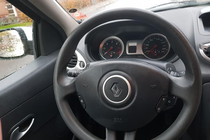 Hvid Renault Clio III fra 2011