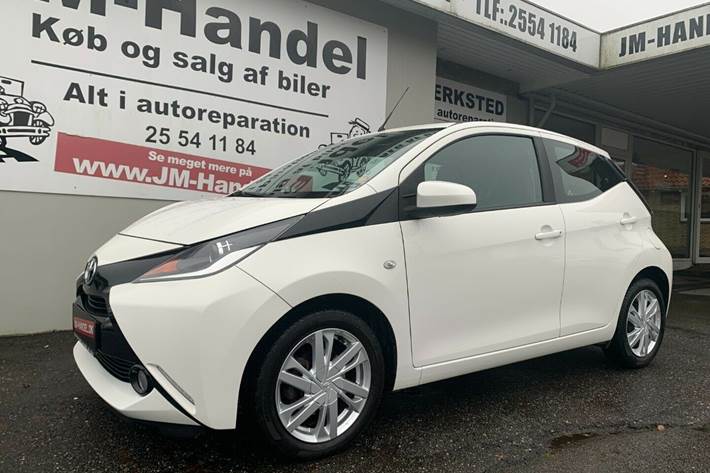 Hvid Toyota Aygo fra 2015