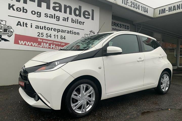 Hvid Toyota Aygo fra 2015