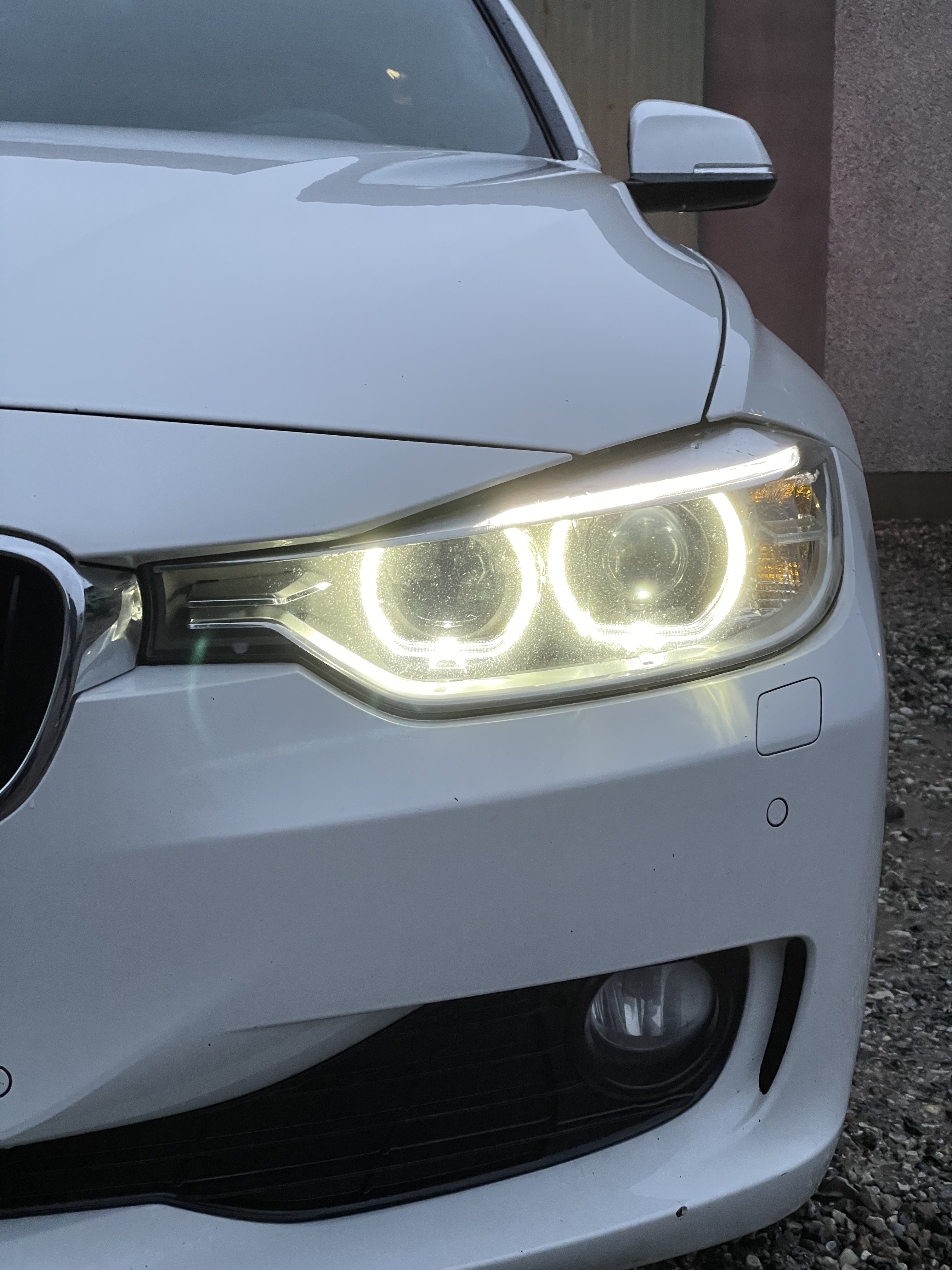 Hvid BMW 320d fra 2013