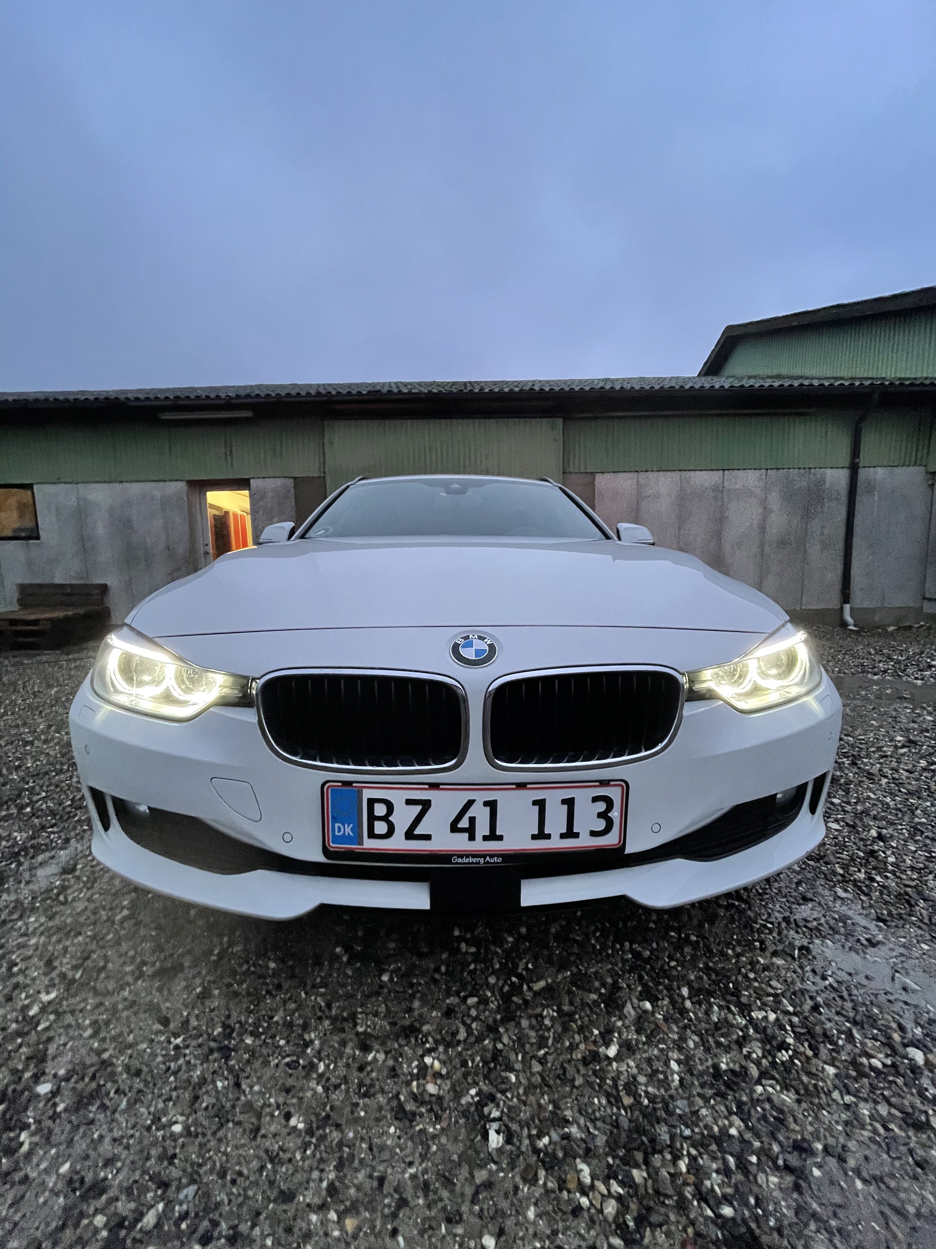 Hvid BMW 320d fra 2013