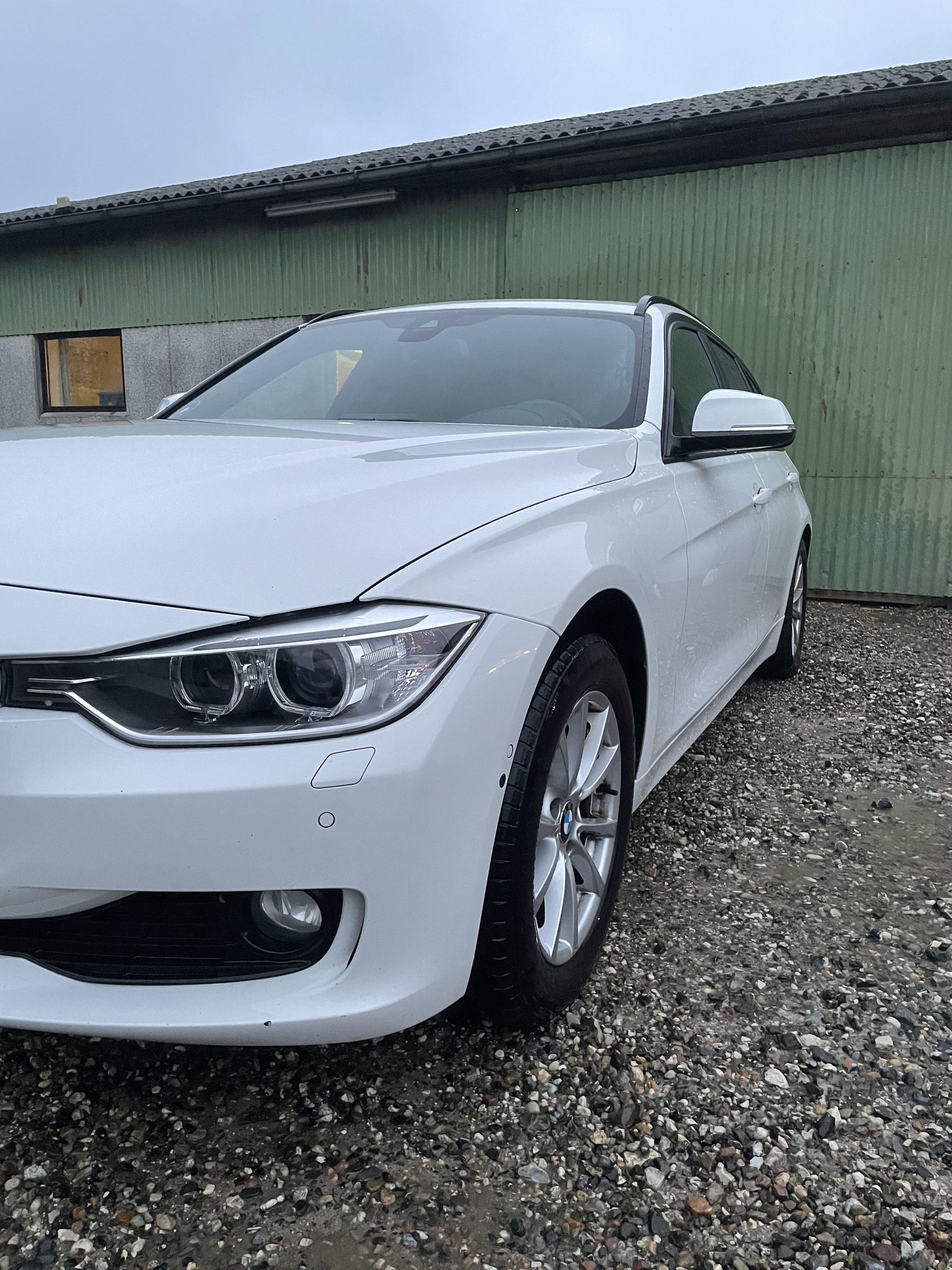 Hvid BMW 320d fra 2013