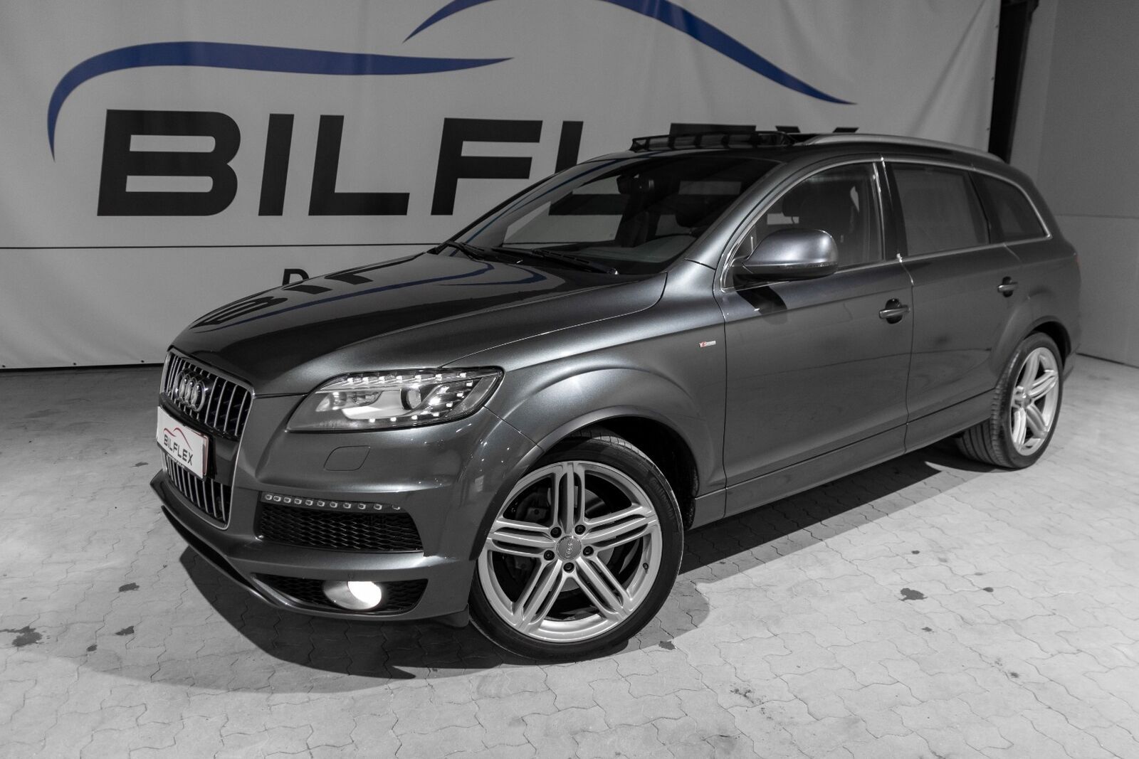 Grå Audi Q7 fra 2013