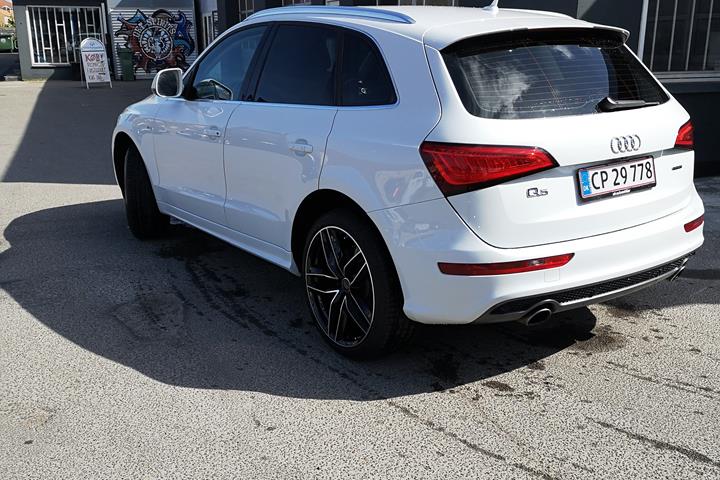 Hvid Audi Q5 fra 2012