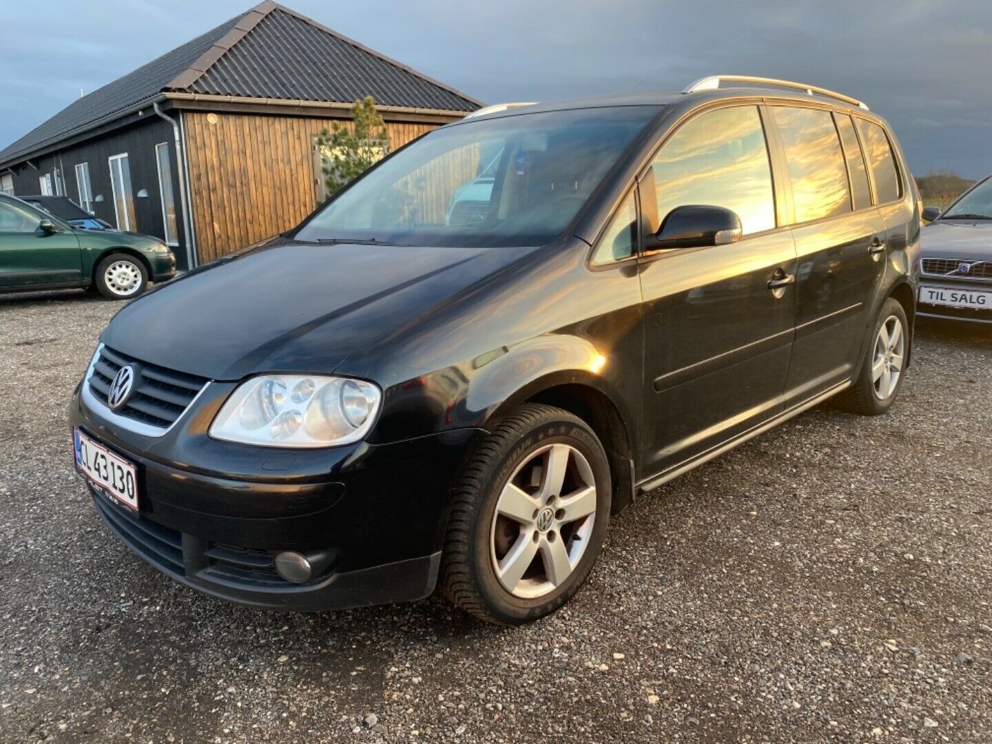 Grå VW Touran fra 2006