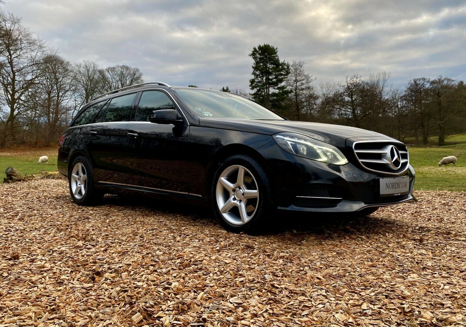Sort Mercedes E220 fra 2014