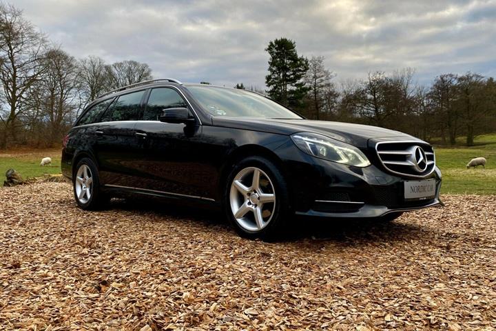 Sort Mercedes E220 fra 2014